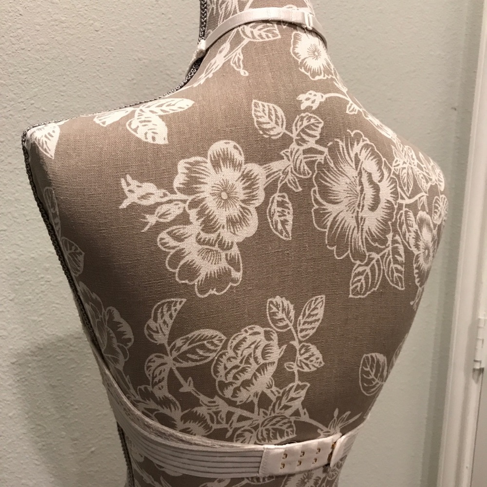 NWT VS Very Sexy Keyhole High Neck Bralette - Picture 4 of 8
